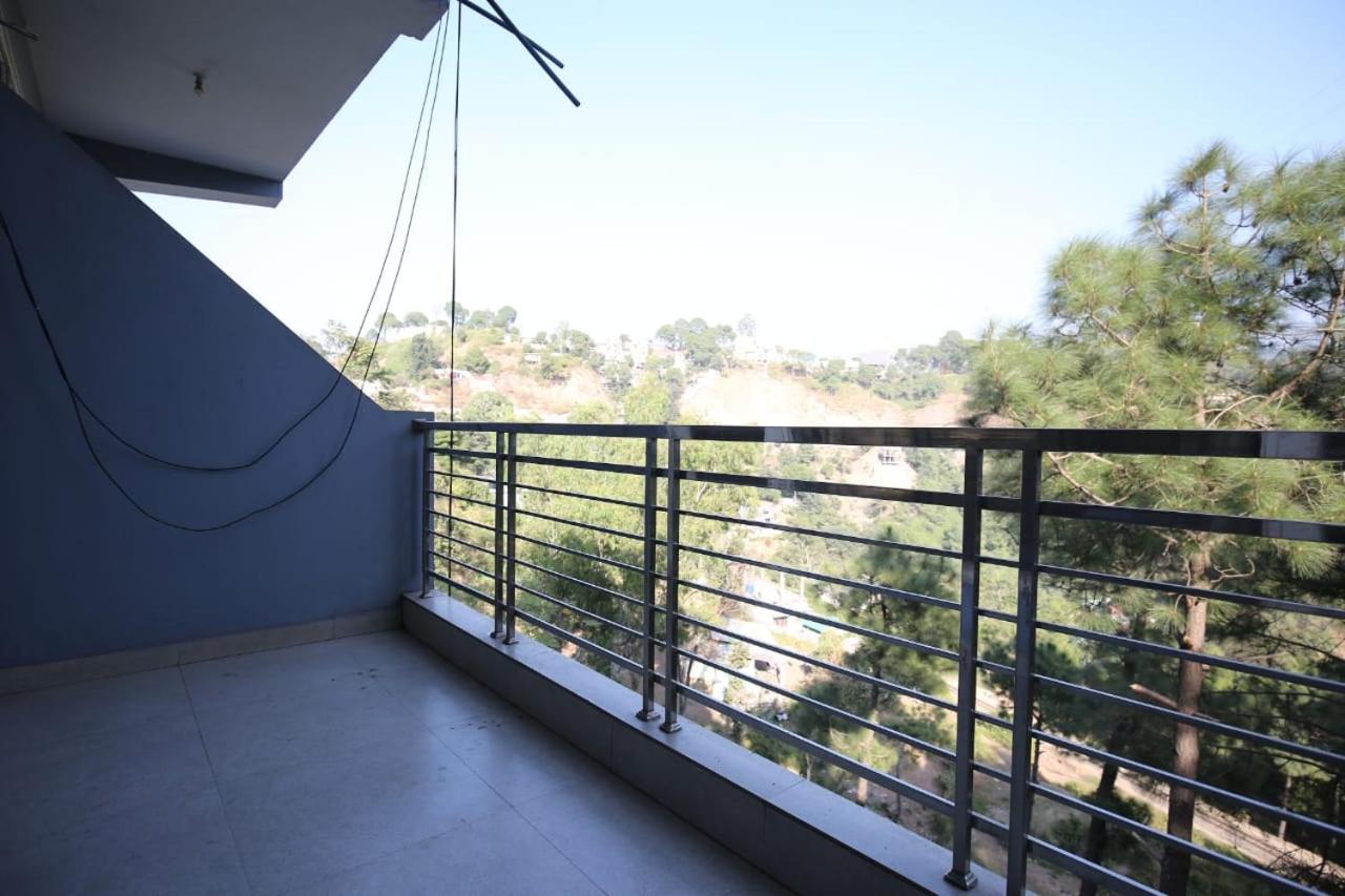 Sky Home Train View Kasauli Esterno foto